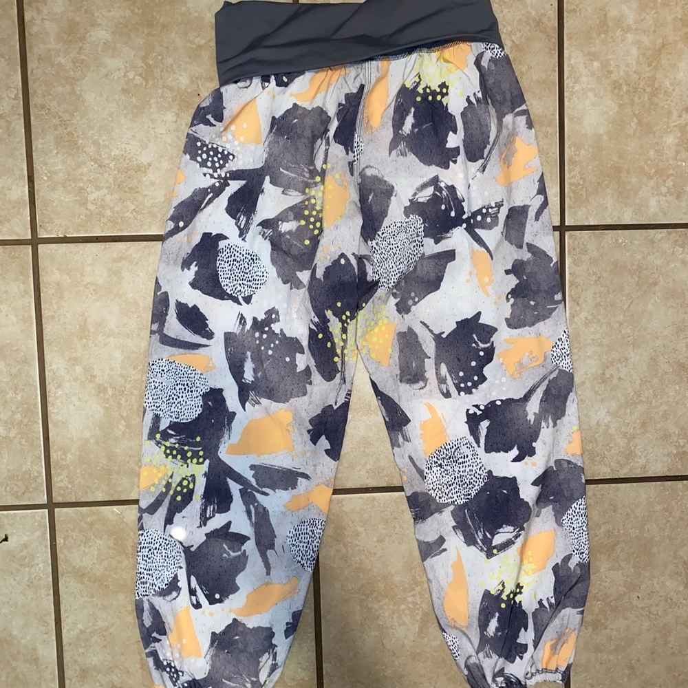 Lululemon Om pants size 4